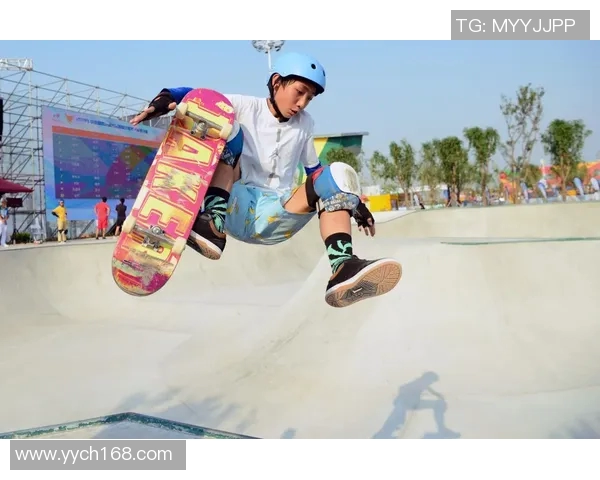 重庆极限运动嘉年华滑板队精彩表现速度飞扬引发热烈反响