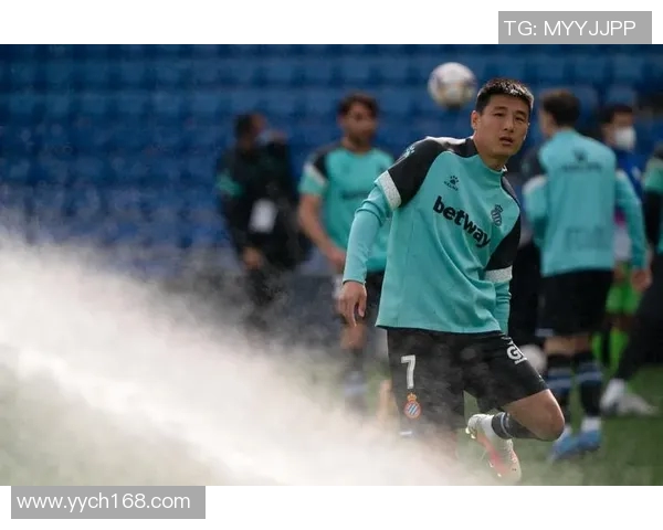 富恩拉夫与穆尔西亚的精彩对决揭示足球战术与团队合作的重要性 富恩拉夫与穆尔西亚的精彩对决揭示足球战术与团队合作的重要性