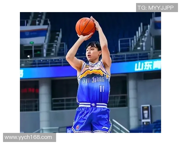 齐麟的崛起与挑战：从篮球新星到职业生涯的转折点分析