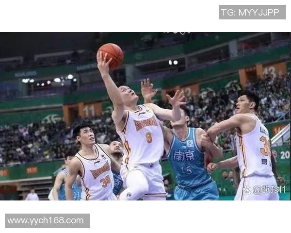 伯顿阿尔比恩与赫尔城的激烈对决展现英足联杯的精彩瞬间与战术较量