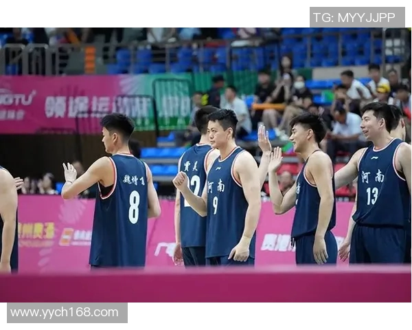 辽宁全运男篮迎战河南队全力争胜展现青春风采与竞技精神