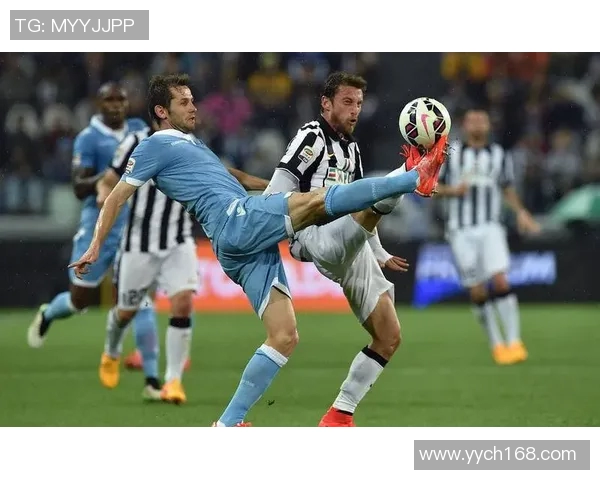 拉齐奥队与帕尔马队激战正酣谁将赢得这场意甲巅峰对决