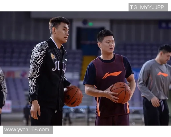 韩德君的篮球生涯回顾与成就分析：从青涩新星到CBA传奇巨星的蜕变之路